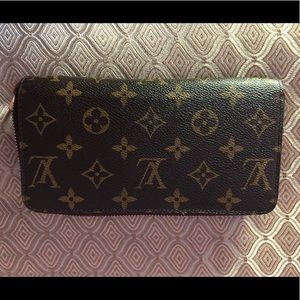 Louis Vuitton zippy wallet